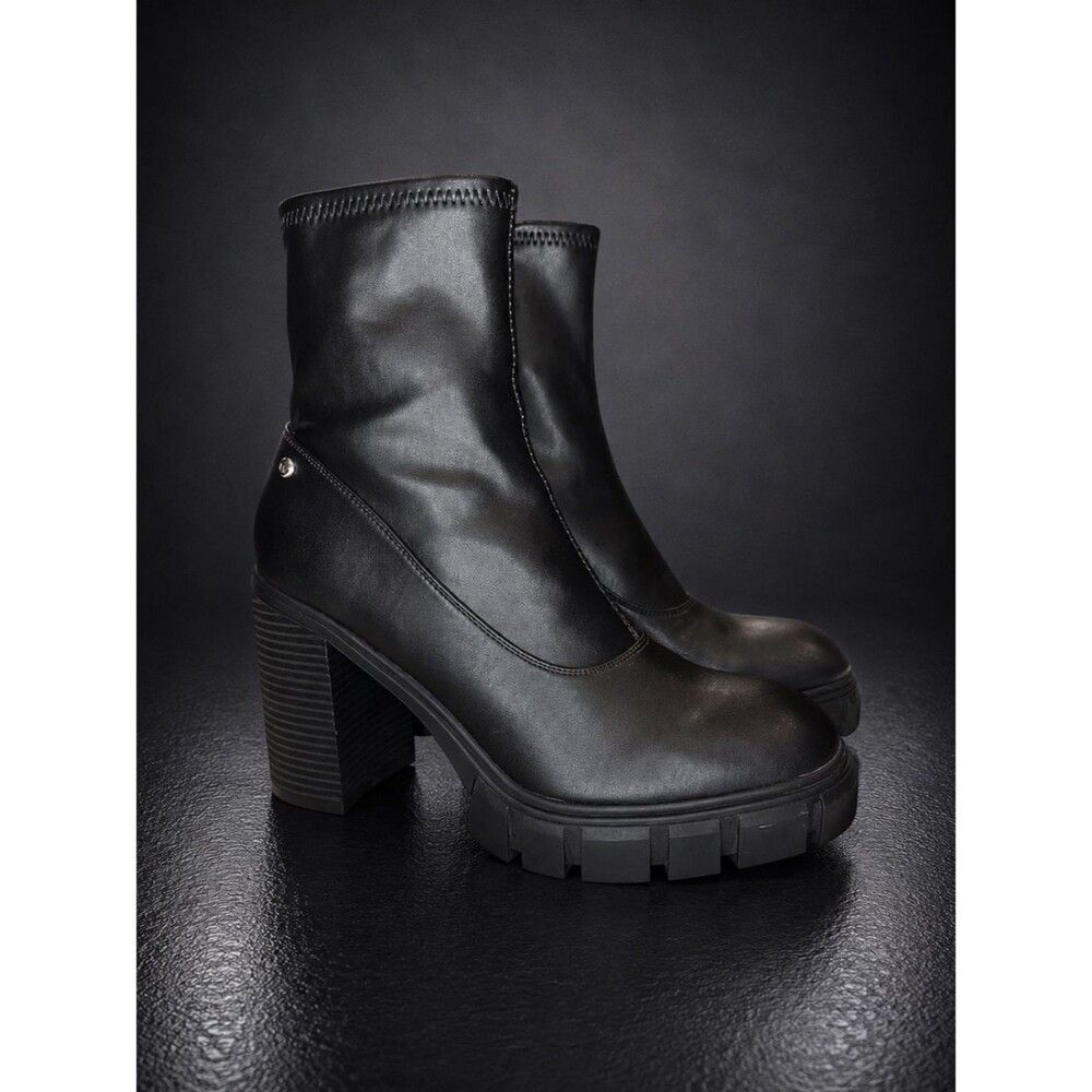 GUESS Black Chunky Lug Sole Side Zip Ankle Boots Size 9M EUC - Picture 3 of 13